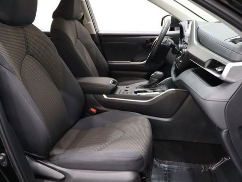 Used 2024 Toyota Highlander LE image 15