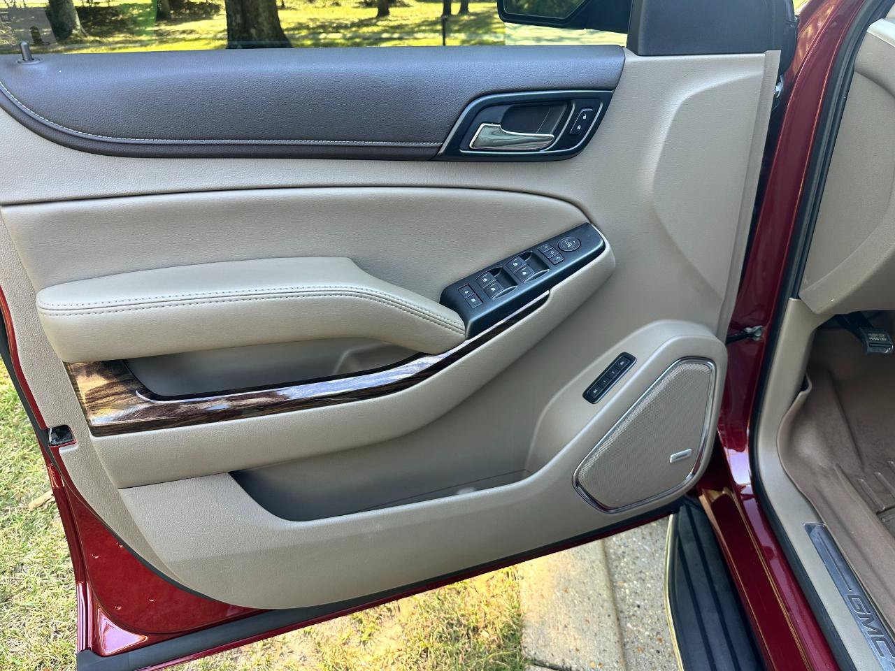 Used 2019 GMC Yukon SLT w/ Open Road Package RWD image 9