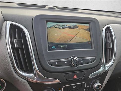 Used 2018 Chevrolet Equinox LS image 18