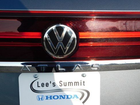 Used 2025 Volkswagen Atlas Cross Sport SE image 5