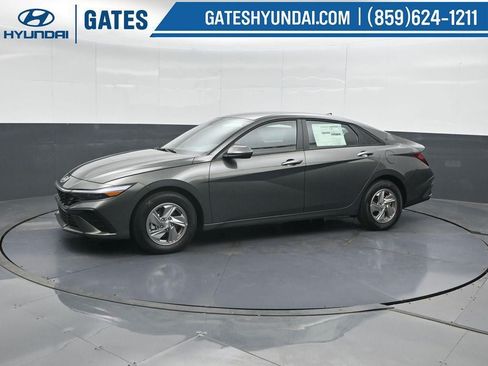 New 2026 Hyundai Elantra SE FWD image 7