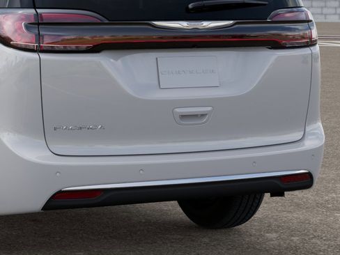 New 2026 Chrysler Pacifica Select image 13