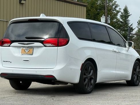 Used 2019 Chrysler Pacifica Touring Plus w/ Advanced Safetytec Group FWD image 5