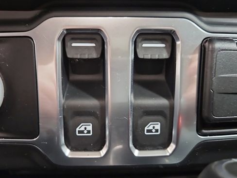 Used 2020 Jeep Wrangler Sport image 11