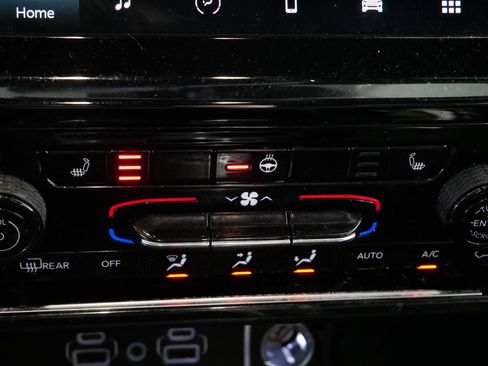 Used 2022 Jeep Grand Cherokee Altitude image 29