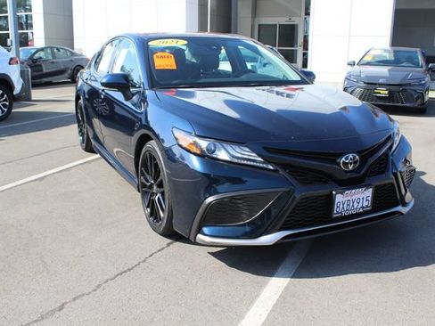 Used 2021 Toyota Camry XSE FWD image 3
