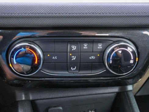 Used 2025 Chevrolet TrailBlazer LT AWD/4WD image 23