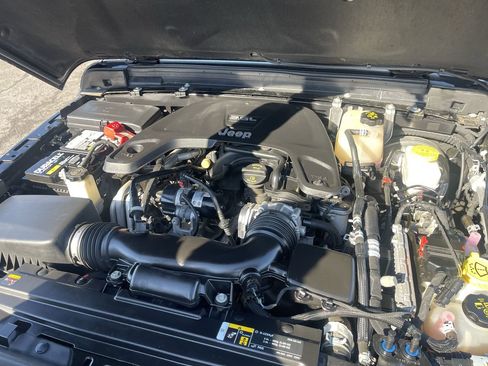 Used 2021 Jeep Wrangler Unlimited Sahara image 30