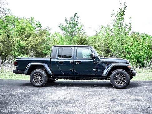 New 2025 Jeep Gladiator Sport image 5