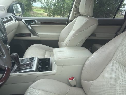 Used 2016 Lexus GX 460 w/ Premium Package AWD/4WD image 8