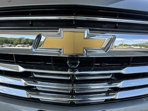 New 2025 Chevrolet Suburban Premier AWD/4WD image 32