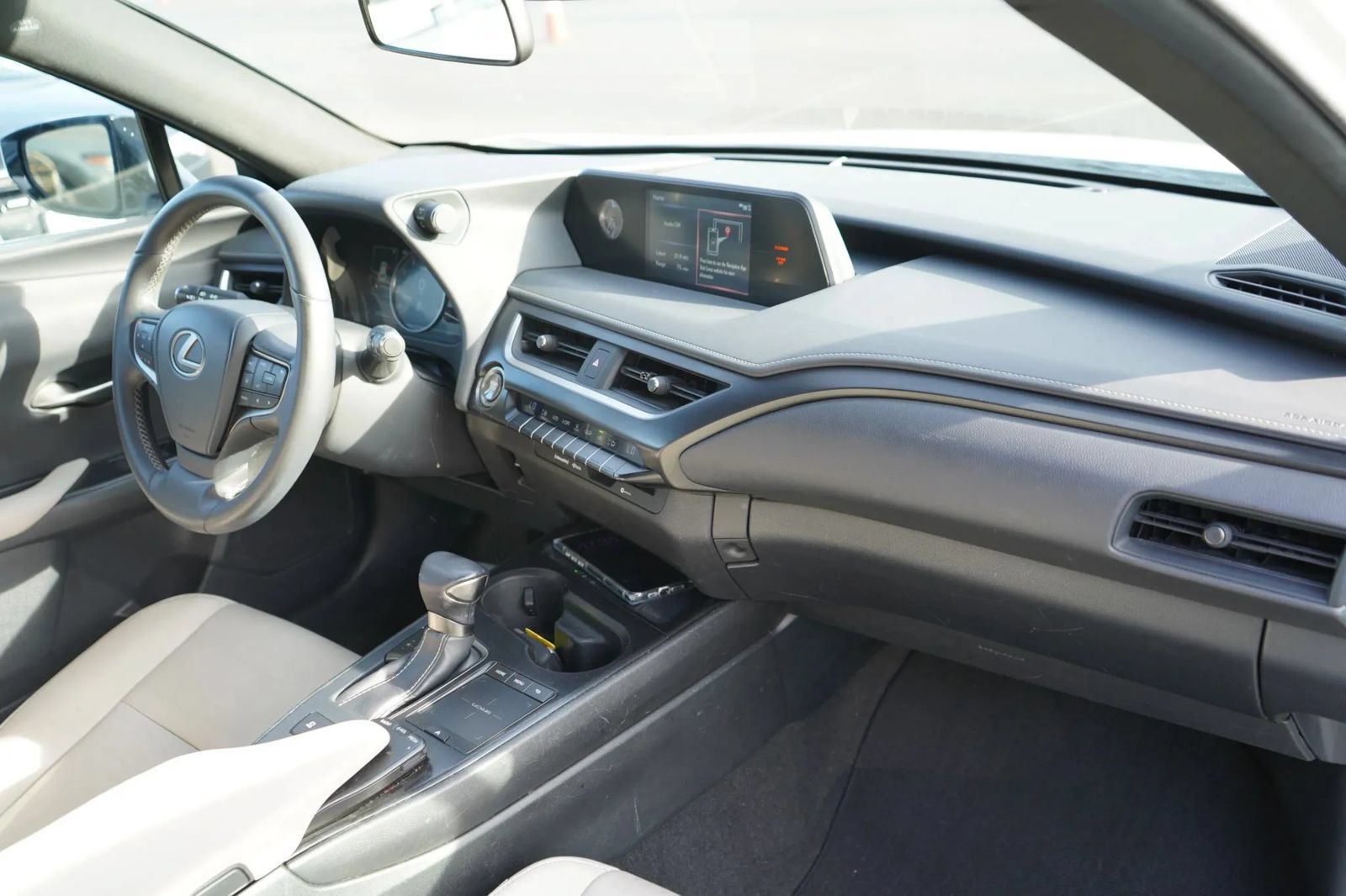 Used 2019 Lexus UX 200 FWD image 18