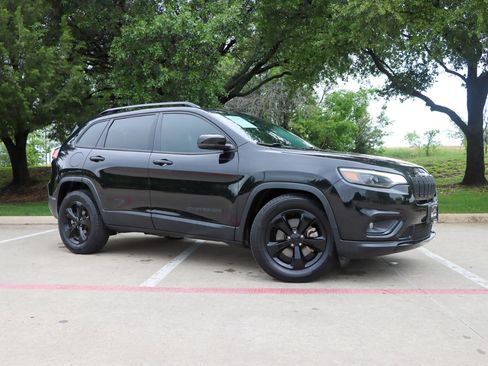 Used 2020 Jeep Cherokee Latitude Plus FWD image 1