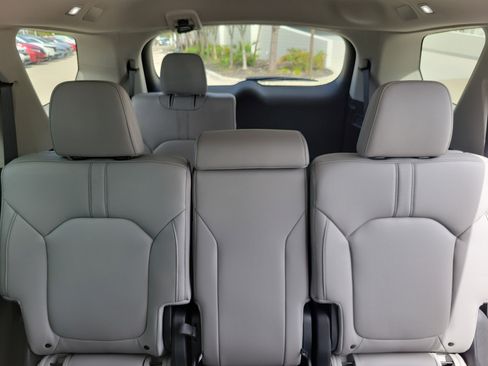Used 2025 Honda Pilot EX-L image 17