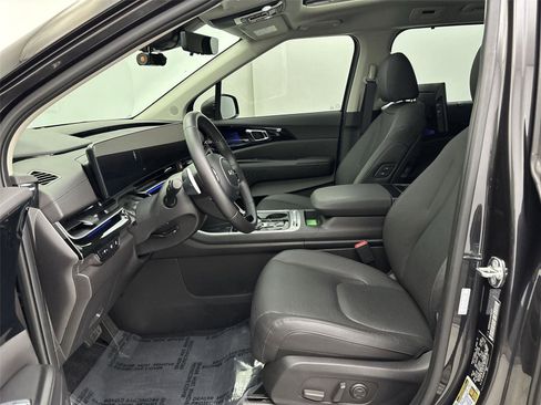 Used 2025 Kia Carnival SX Prestige image 25
