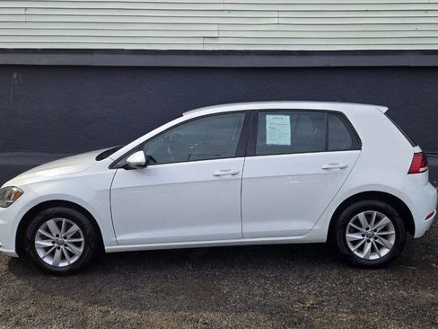 Used 2018 Volkswagen Golf S image 18