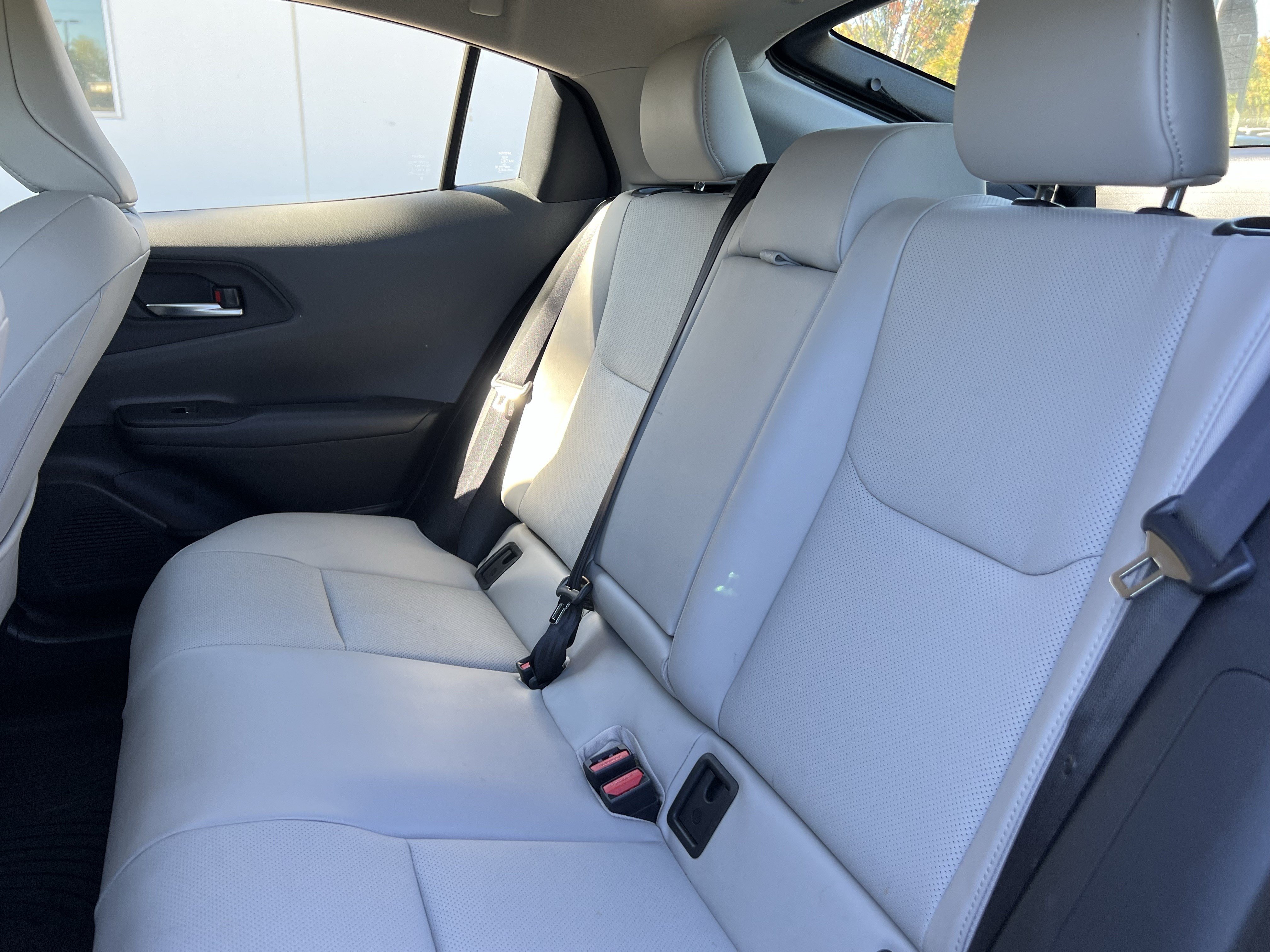 Used 2025 Toyota Prius XLE FWD image 33