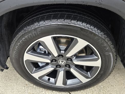 Certified 2025 Honda Pilot Touring image 10