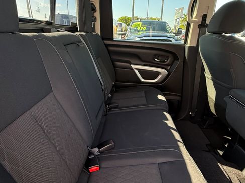 Used 2019 Nissan Titan SV image 22