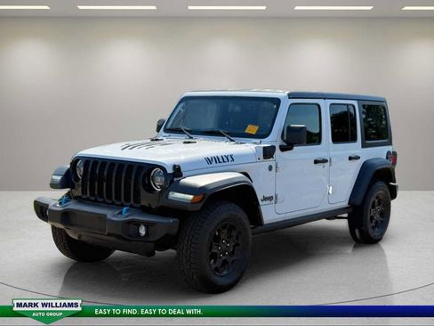 Used 2023 Jeep Wrangler Unlimited w/ Cold Weather Group AWD/4WD image 2