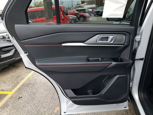 New 2026 Ford Explorer ST-Line w/ ST-Line Street Pack image 12