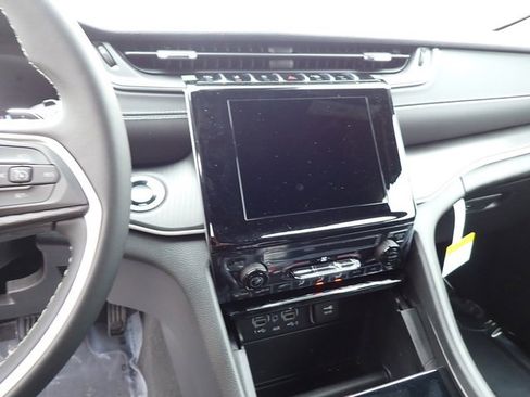 New 2025 Jeep Grand Cherokee Laredo image 19