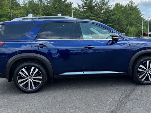Used 2023 Nissan Pathfinder Platinum AWD/4WD image 5