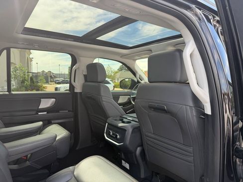 Used 2025 Ford Expedition Max Active AWD/4WD image 18