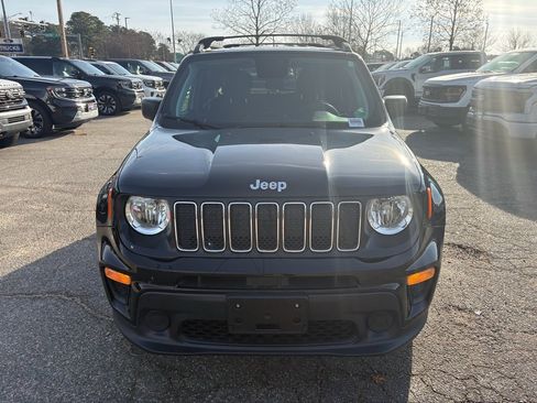 Used 2019 Jeep Renegade Sport w/ Sport Appearance Group image 2