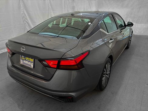 Used 2025 Nissan Altima 2.5 SV FWD image 7