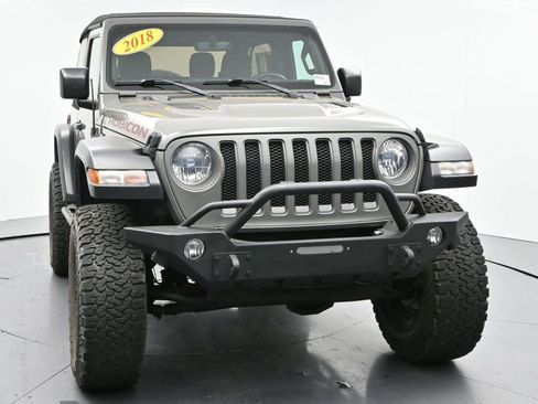 Used 2018 Jeep Wrangler Rubicon AWD/4WD image 2