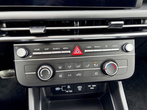 Certified 2025 Hyundai Tucson SE AWD/4WD image 19