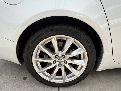 Used 2013 Jaguar XF RWD image 38
