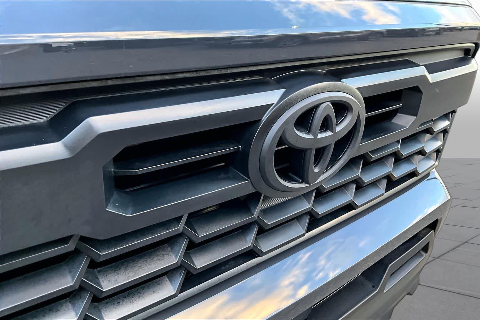 Certified 2025 Toyota Tacoma TRD Sport AWD/4WD image 28