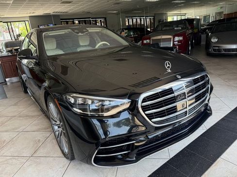 Used 2022 Mercedes-Benz S 580 4MATIC Sedan image 3