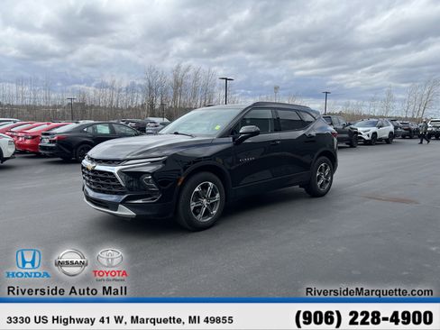Used 2024 Chevrolet Blazer LT w/ Convenience Package AWD/4WD image 3