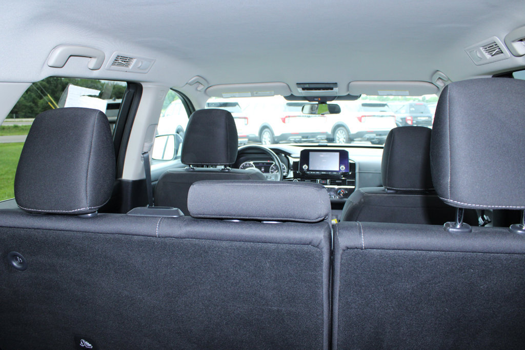 Used 2022 Nissan Pathfinder SV AWD/4WD image 12