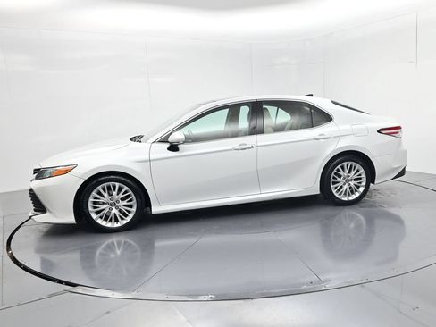 Used 2018 Toyota Camry XLE FWD image 4