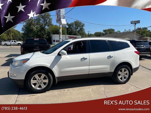 Used 2011 Chevrolet Traverse LT image 1