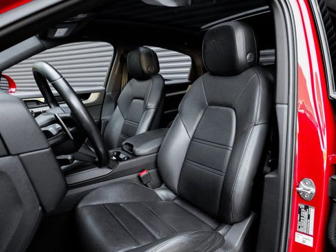 Certified 2024 Porsche Cayenne Coupe image 5