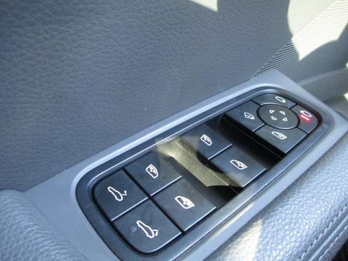 Used 2023 Porsche Cayenne image 22