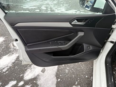 Used 2019 Volkswagen Jetta SE image 11