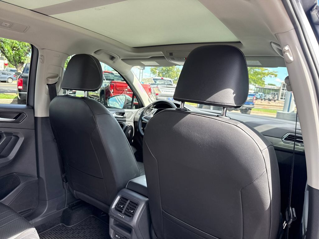 Used 2023 Volkswagen Tiguan SE AWD/4WD image 26