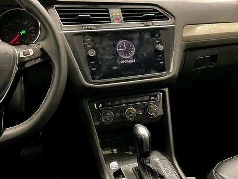 Used 2021 Volkswagen Tiguan SE AWD/4WD image 6
