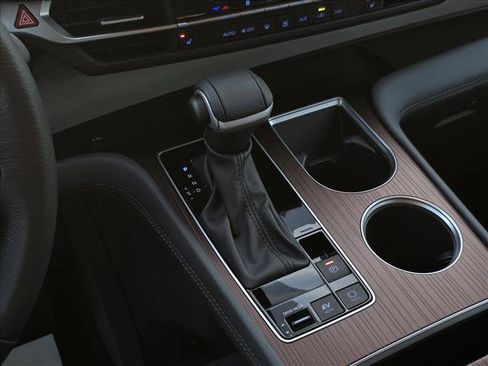 Used 2024 Toyota Sienna XLE image 23