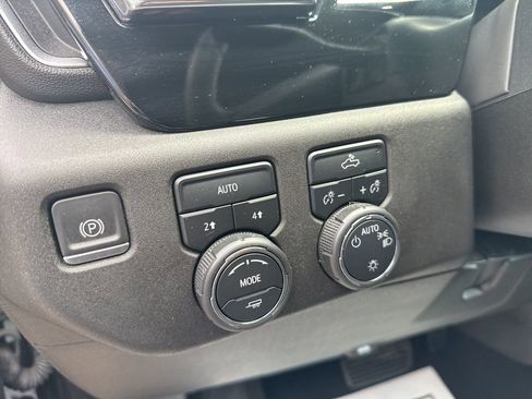 Used 2023 Chevrolet Silverado 1500 LT AWD/4WD image 15