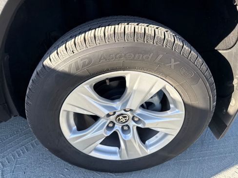 Used 2021 Toyota RAV4 XLE w/ Carpet Mat Package (TMS) FWD image 8