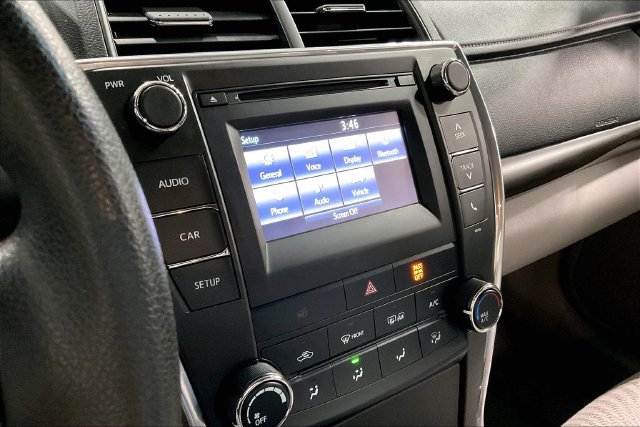 Used 2015 Toyota Camry LE FWD image 32