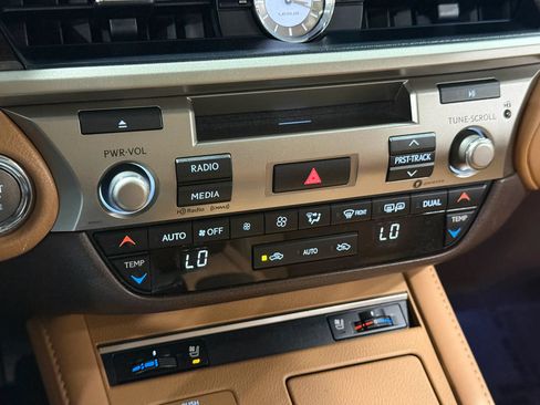 Used 2017 Lexus ES 350 w/ Premium Package FWD image 37