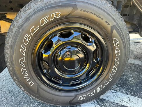 Used 2017 Ford F150 XL w/ Equipment Group 101A Mid AWD/4WD image 39